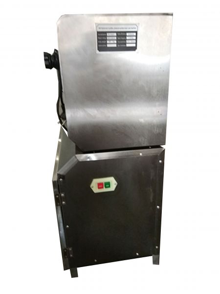 Тестораскаточная машина (нерж. корпус) CY-300 Foodatlas